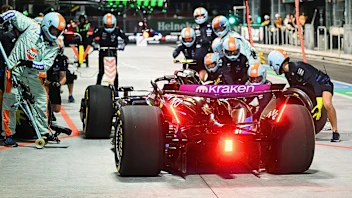 LAS VEGAS, NEVADA - NOVEMBER 20: Carlos Sainz of Spain driving the (55) Williams FW47 Mercedes in